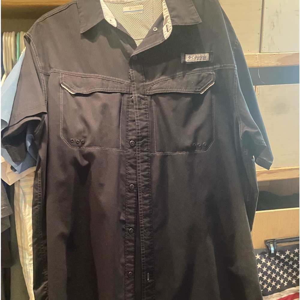 Columbia PFG size large and black in color